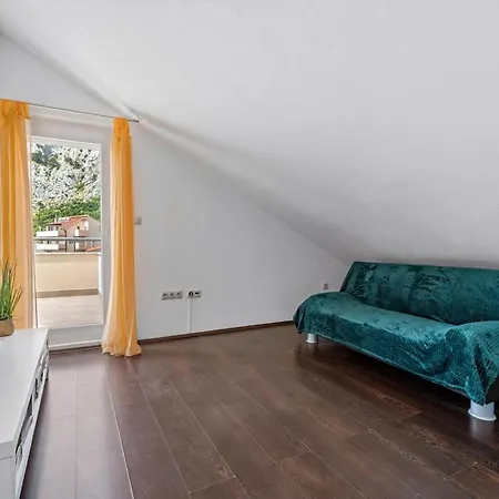Mit Zwei Meerblick Balkonen Apartment Omis