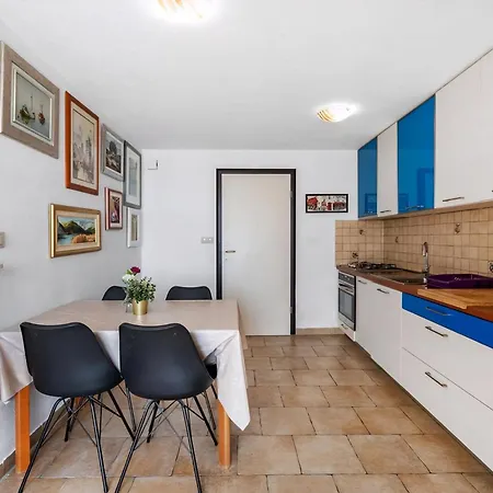 Apartment Mit Zwei Meerblick Balkonen *