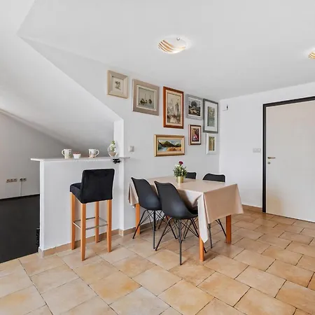 Apartment Mit Zwei Meerblick Balkonen *